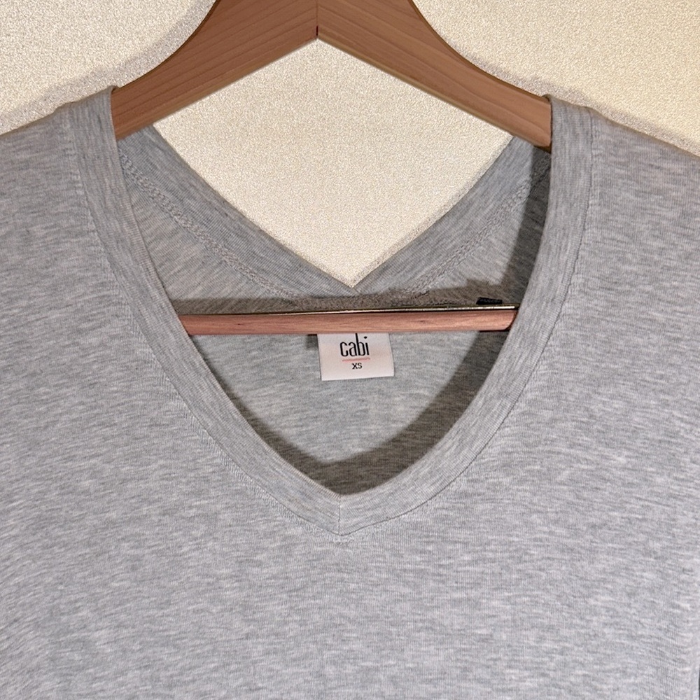 CAbi #5062 Double V Neck Tee Gray 🤍✨